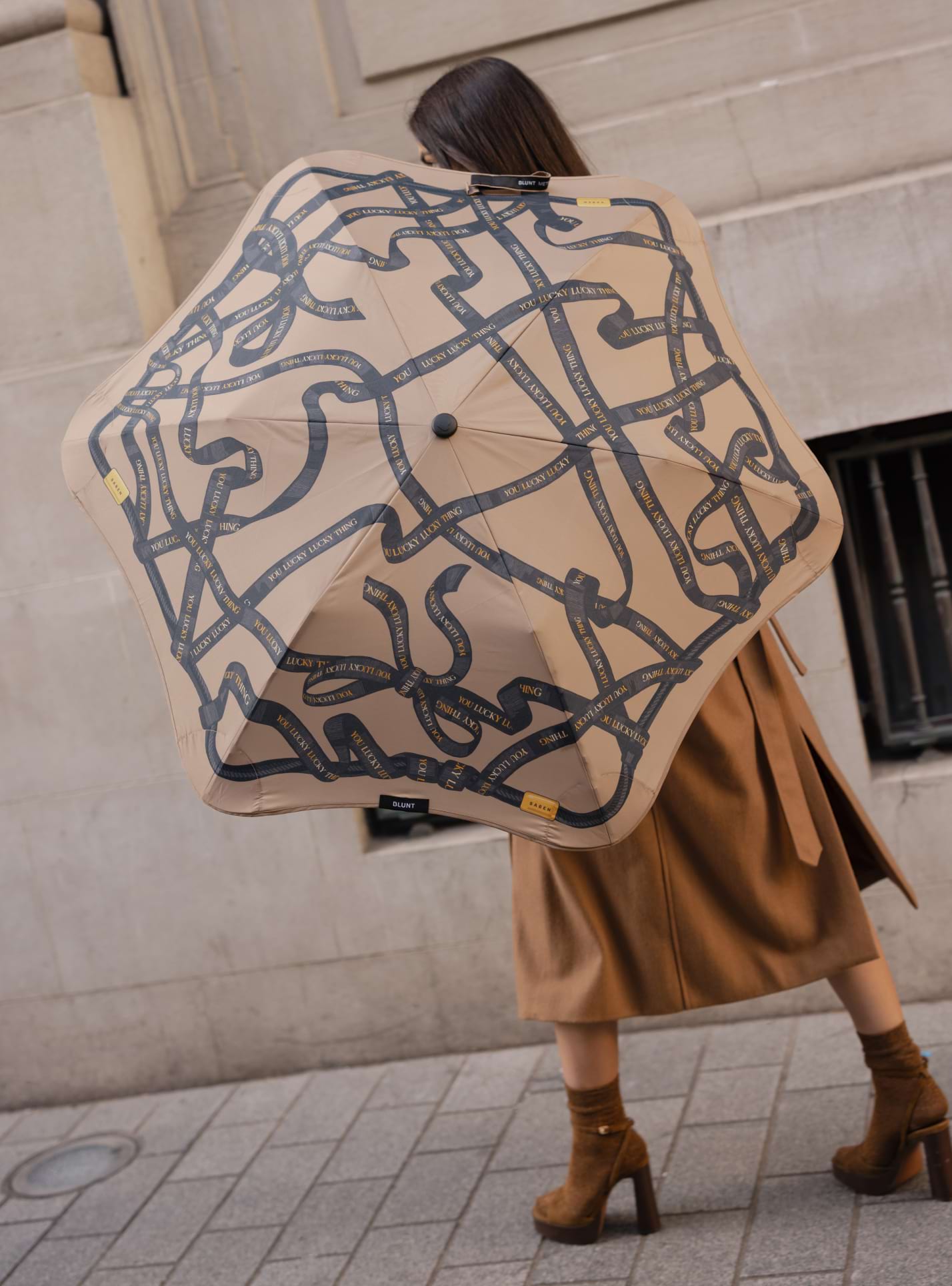 Saben x Blunt Umbrella Tea Ribbon Print