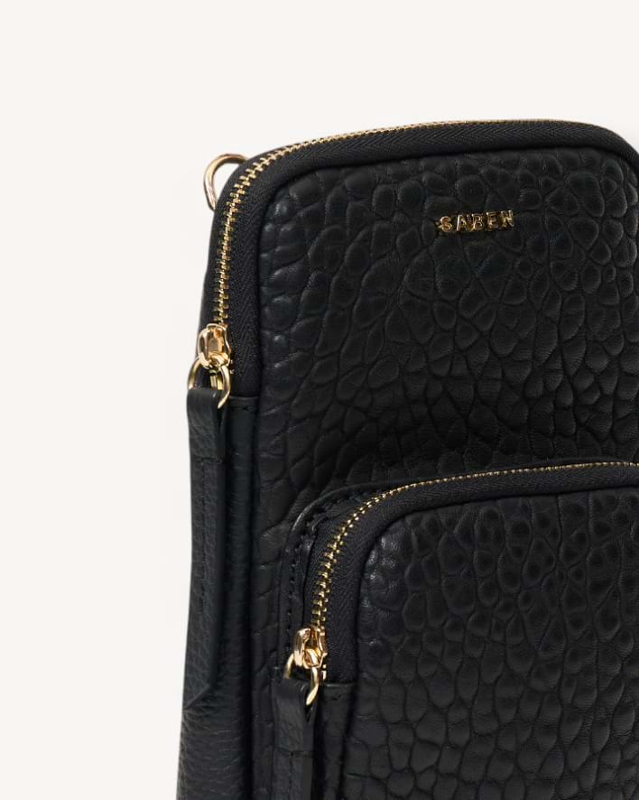 Pebbled Leather Construction