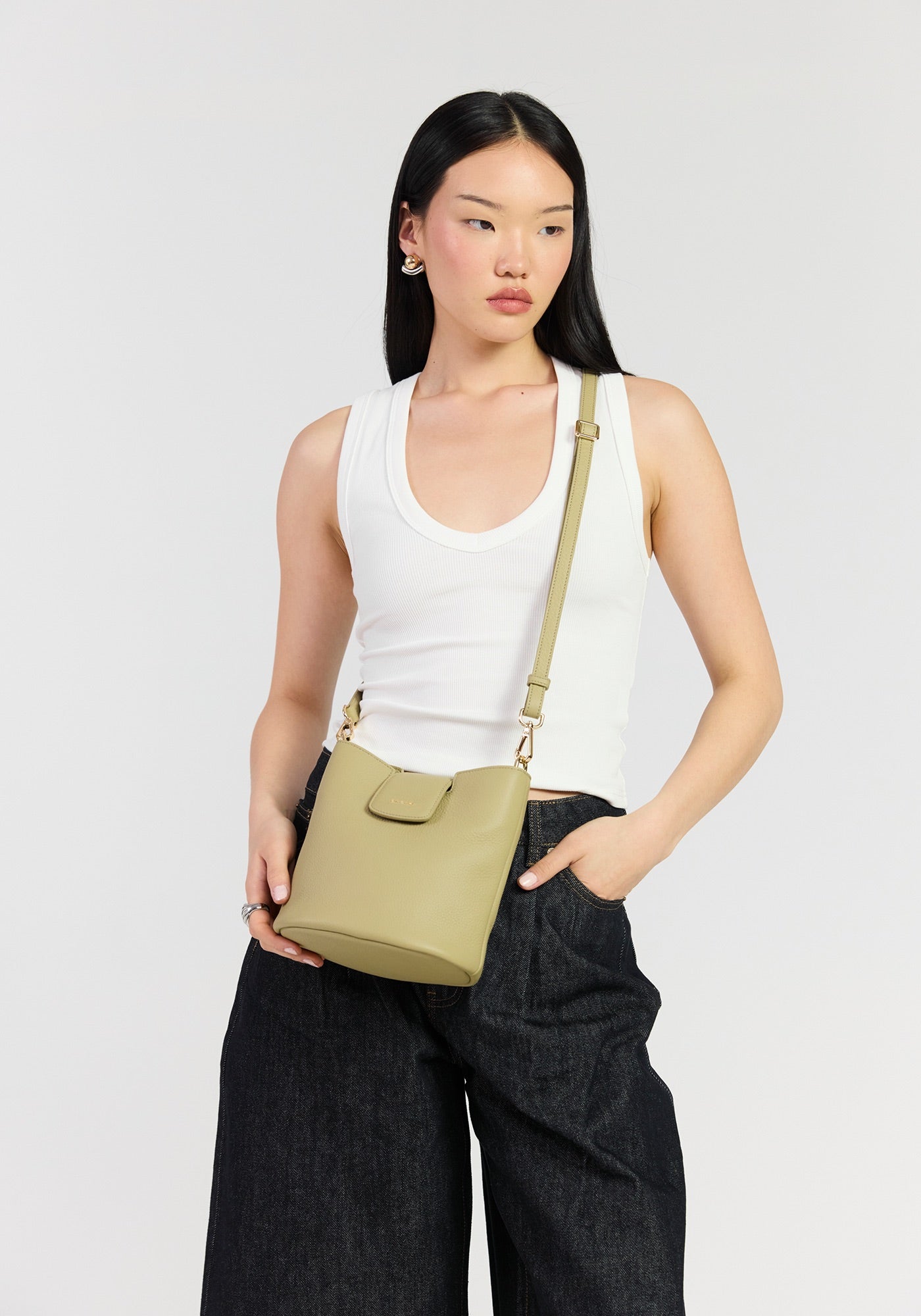 Leo Crossbody